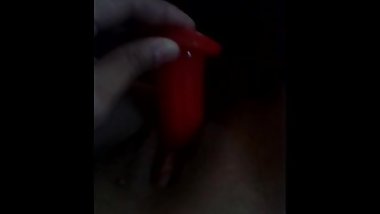 Mi novia se fue y comence a jugar con su juguete.