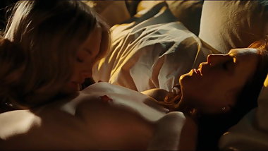 Julianne Moore, Amanda Seyfried - Chloe (2009)