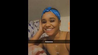 Lovena jean boobs out & fat ass twerking